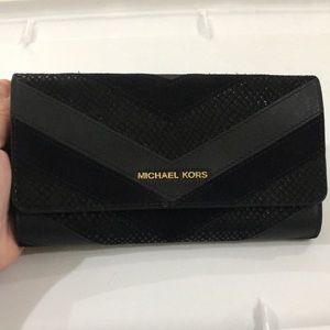 Michael Kors black wallet (very good condition)